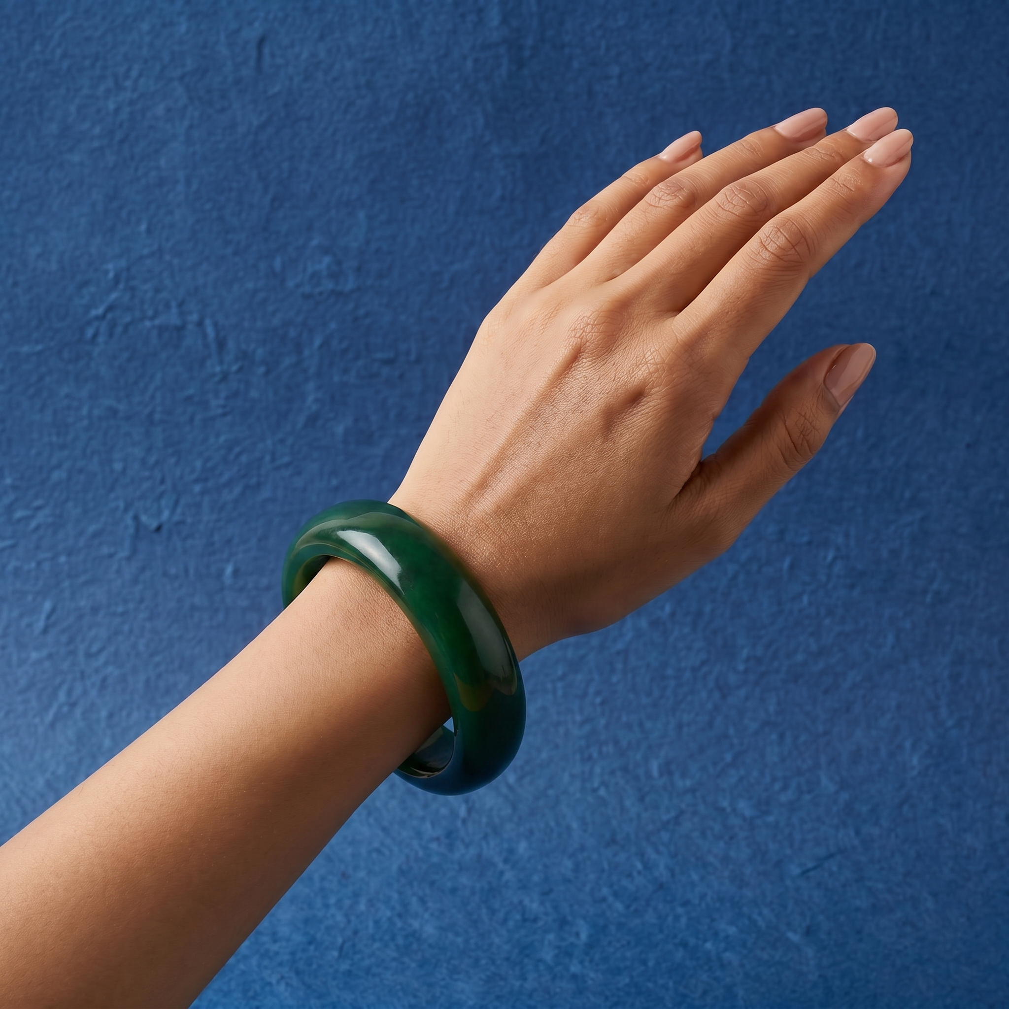 Vintage Bakelite Bangle Bracelet — Forest Green | circa 1940s–1950s